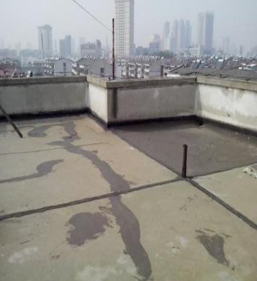 张湾漏水维修 楼顶漏水是什么原因，楼顶漏水维修方法是什么?