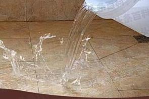 张湾漏水维修 免砸砖防水材料该如何施工